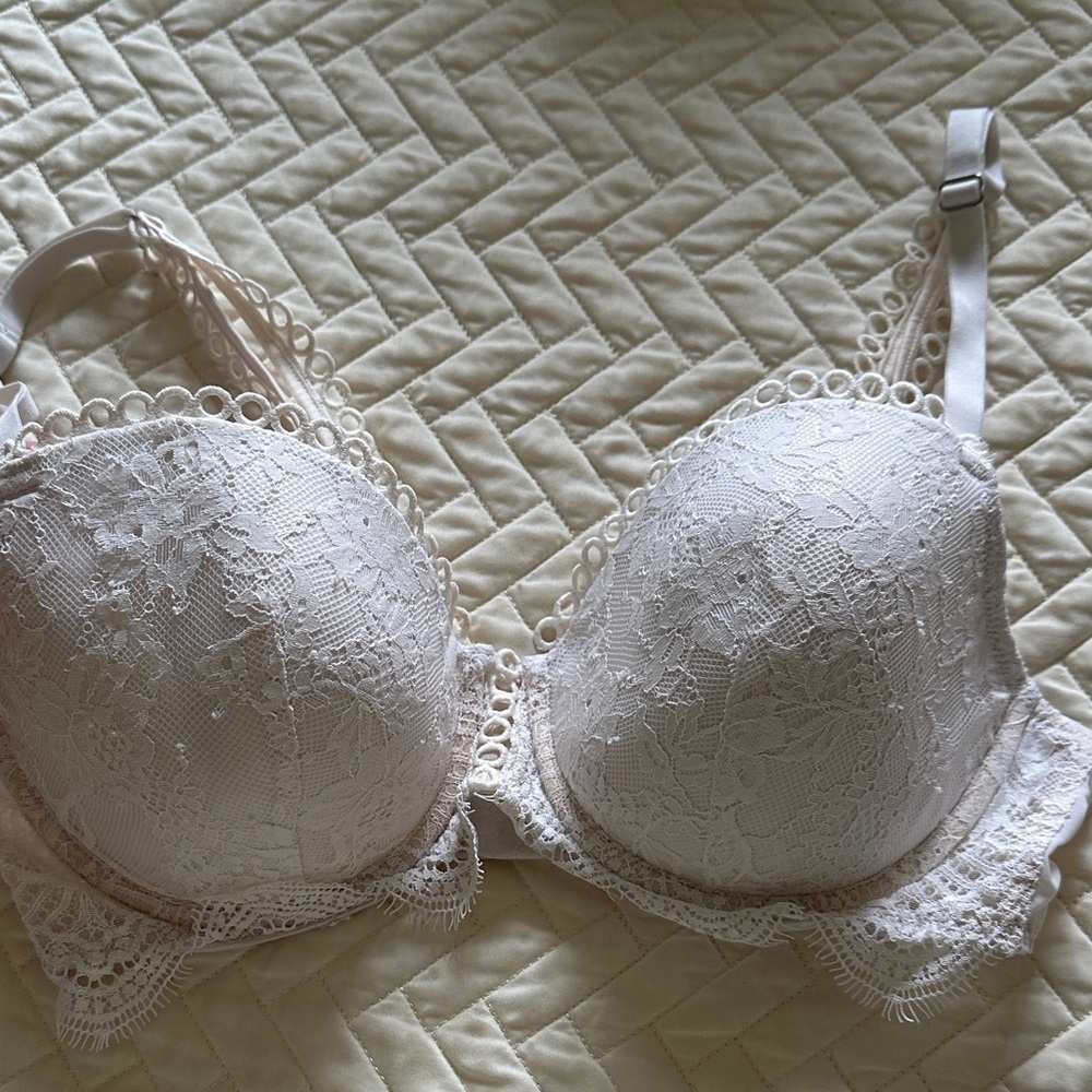 Victoria's Secret Lace Underwire Bra - White